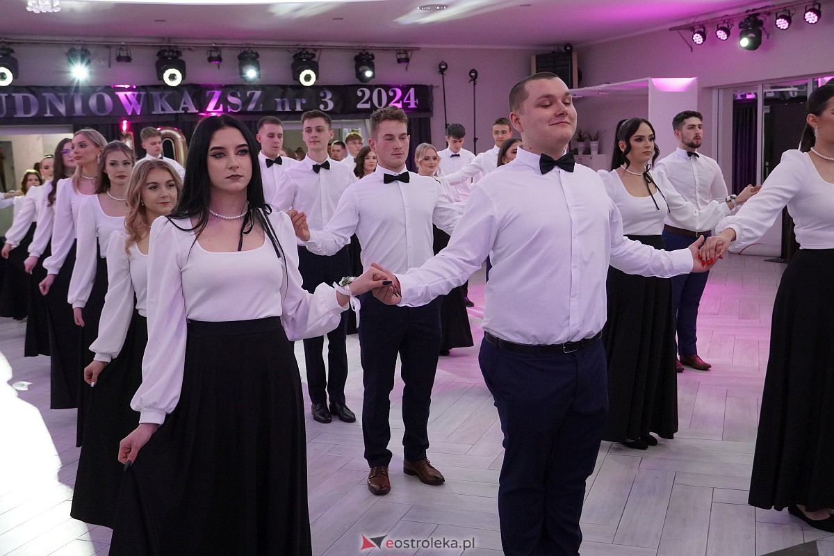 ZSZ 3 w Ostrołęce odlicza do matury! Studniówka 2024 [3.02.2024] - zdjęcie #190 - eOstroleka.pl