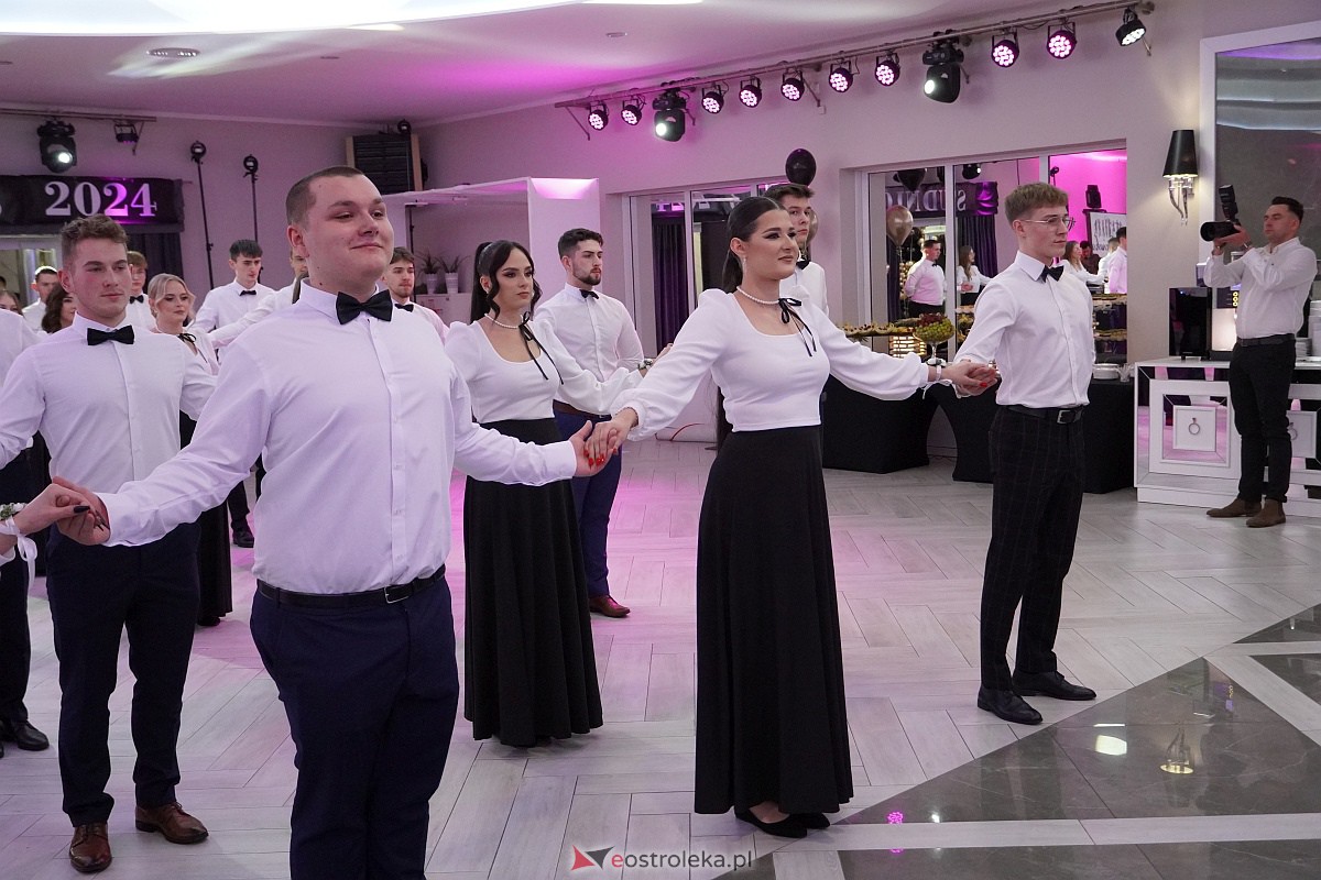 ZSZ 3 w Ostrołęce odlicza do matury! Studniówka 2024 [3.02.2024] - zdjęcie #189 - eOstroleka.pl
