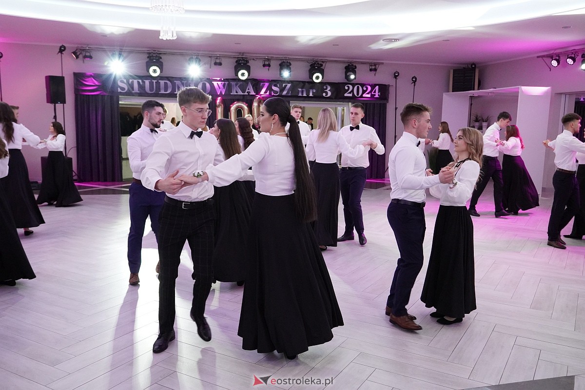 ZSZ 3 w Ostrołęce odlicza do matury! Studniówka 2024 [3.02.2024] - zdjęcie #186 - eOstroleka.pl