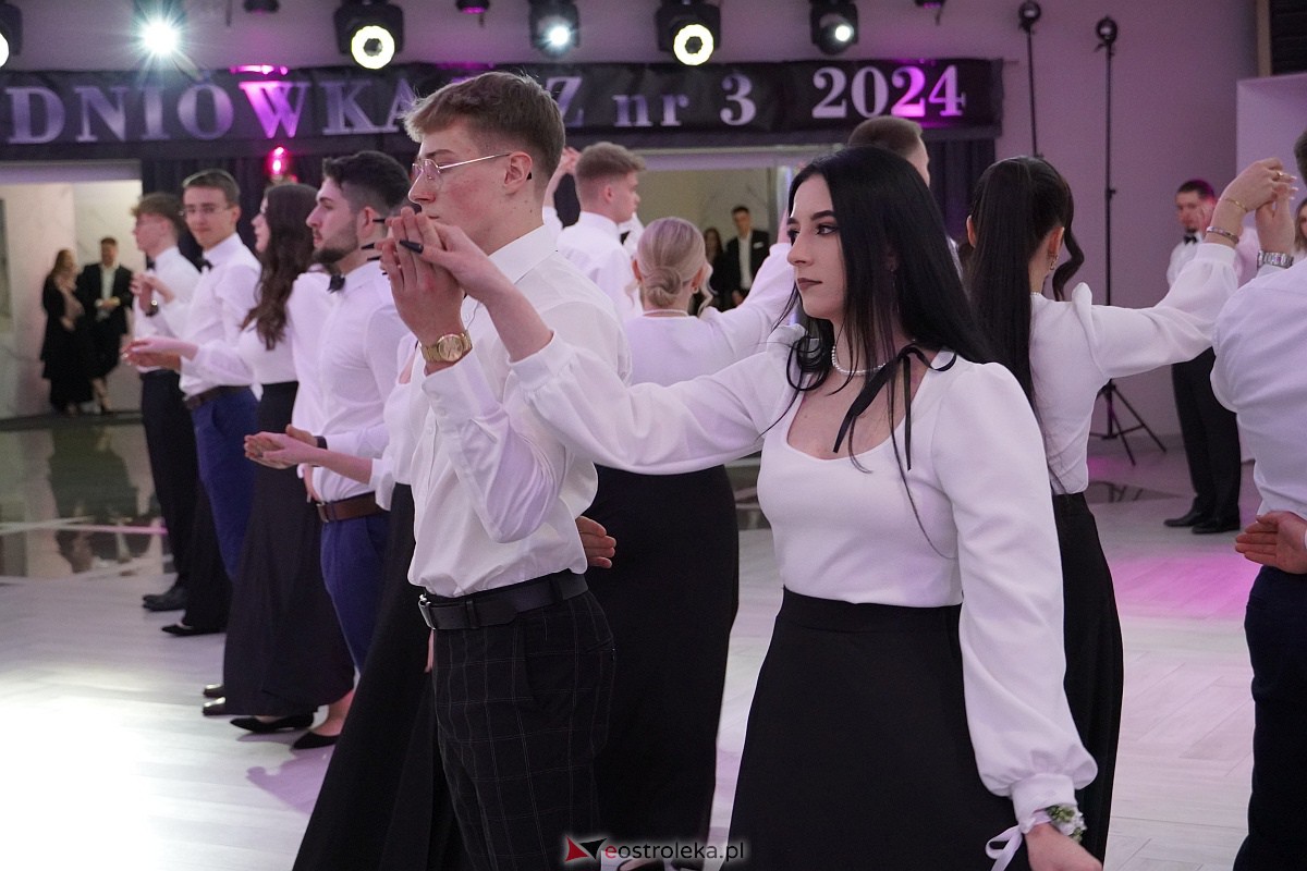 ZSZ 3 w Ostrołęce odlicza do matury! Studniówka 2024 [3.02.2024] - zdjęcie #184 - eOstroleka.pl