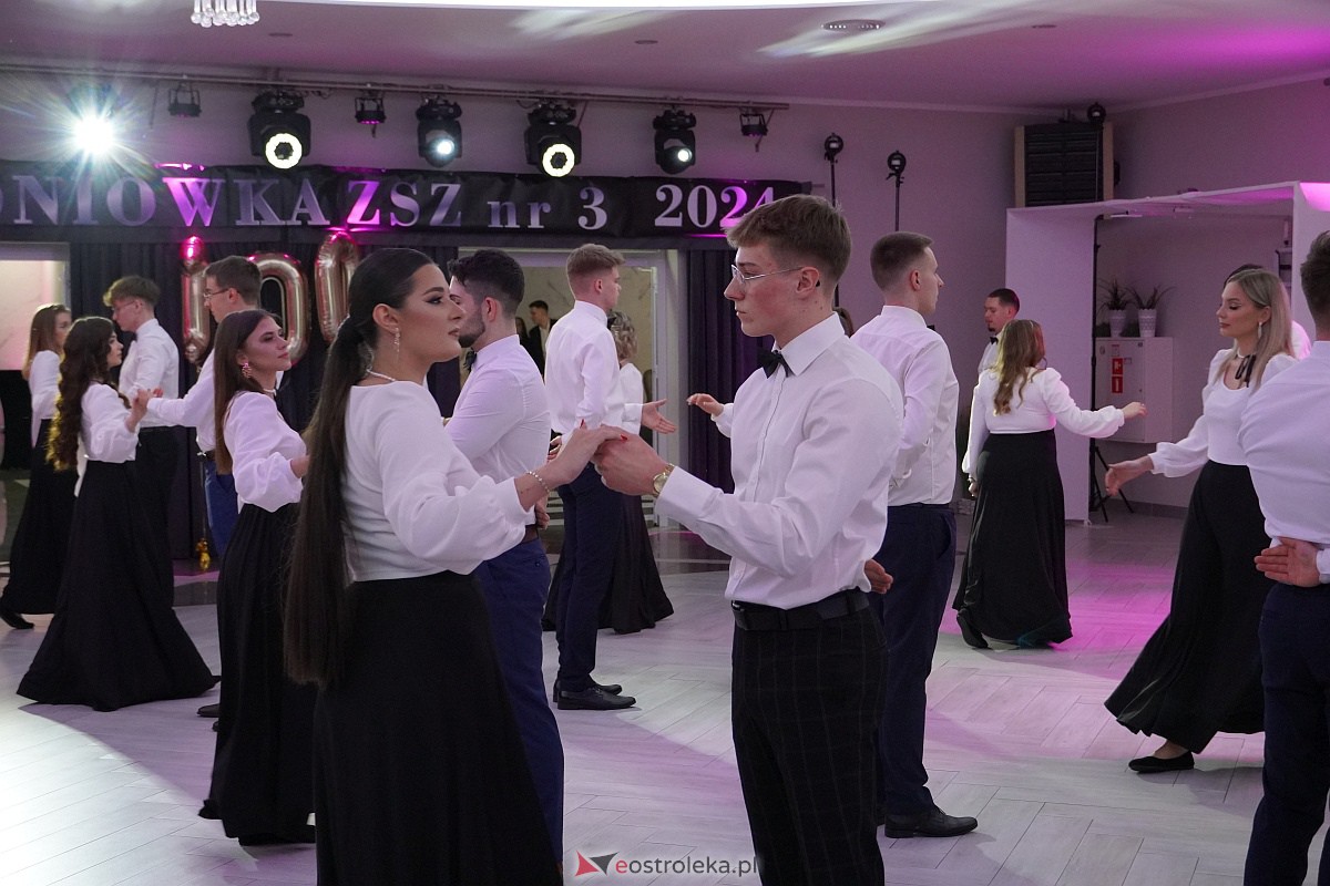 ZSZ 3 w Ostrołęce odlicza do matury! Studniówka 2024 [3.02.2024] - zdjęcie #182 - eOstroleka.pl
