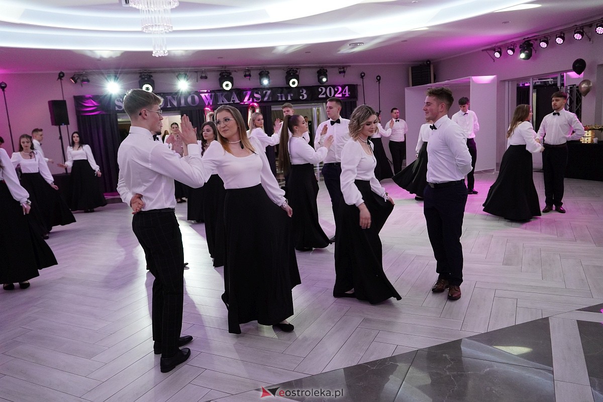 ZSZ 3 w Ostrołęce odlicza do matury! Studniówka 2024 [3.02.2024] - zdjęcie #177 - eOstroleka.pl