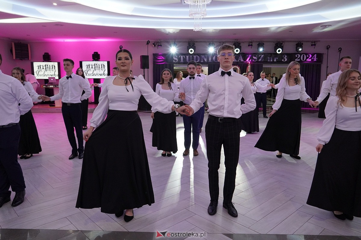 ZSZ 3 w Ostrołęce odlicza do matury! Studniówka 2024 [3.02.2024] - zdjęcie #167 - eOstroleka.pl