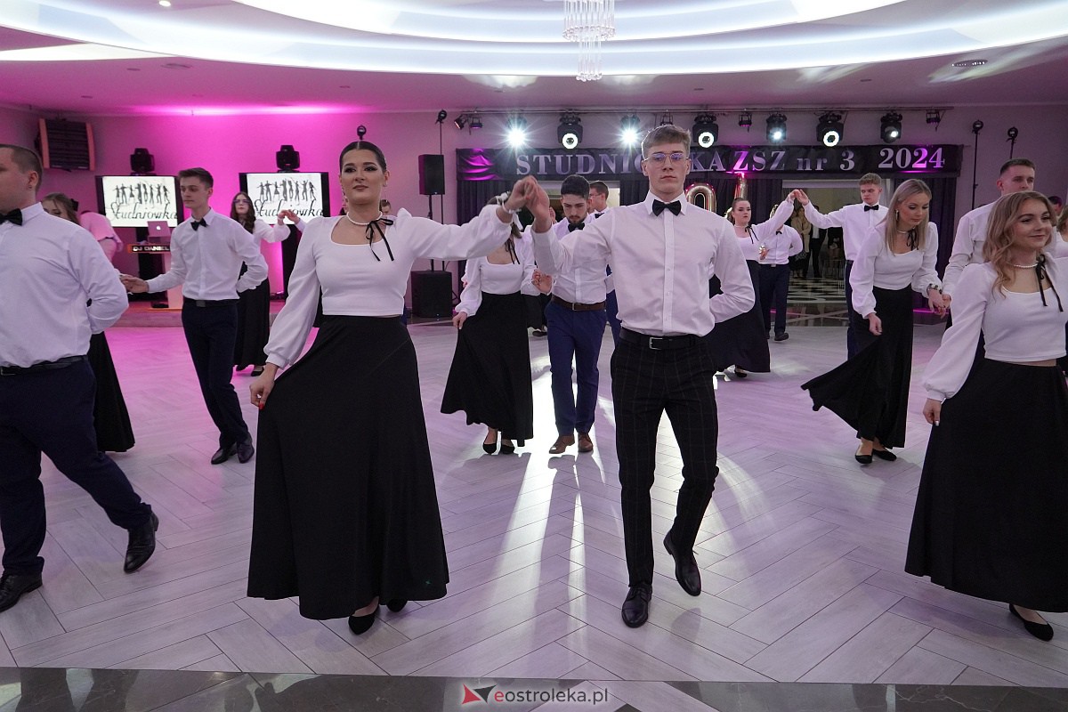 ZSZ 3 w Ostrołęce odlicza do matury! Studniówka 2024 [3.02.2024] - zdjęcie #166 - eOstroleka.pl