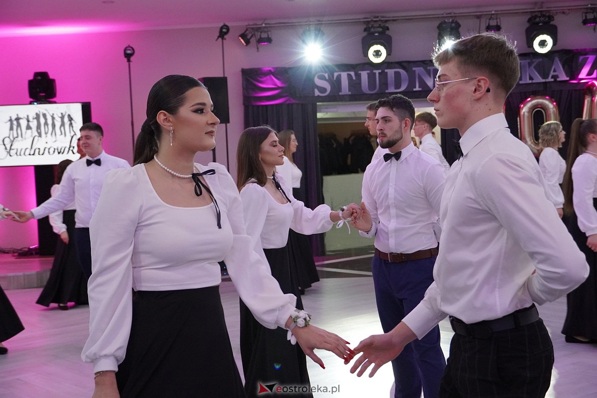 ZSZ 3 w Ostrołęce odlicza do matury! Studniówka 2024 [3.02.2024] - zdjęcie #161 - eOstroleka.pl