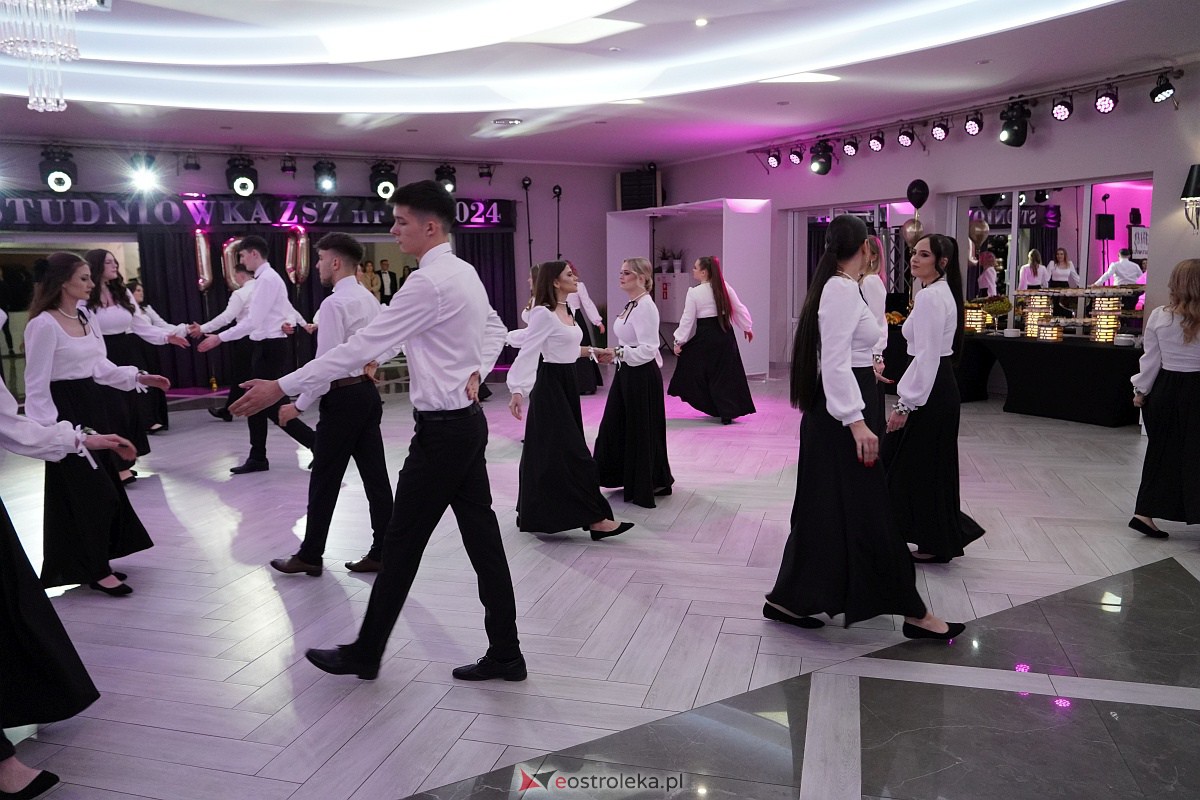 ZSZ 3 w Ostrołęce odlicza do matury! Studniówka 2024 [3.02.2024] - zdjęcie #156 - eOstroleka.pl