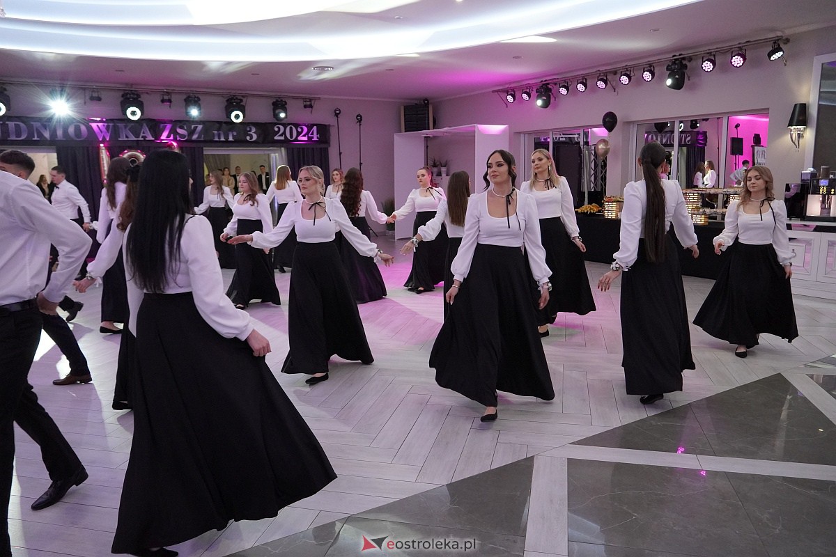 ZSZ 3 w Ostrołęce odlicza do matury! Studniówka 2024 [3.02.2024] - zdjęcie #155 - eOstroleka.pl