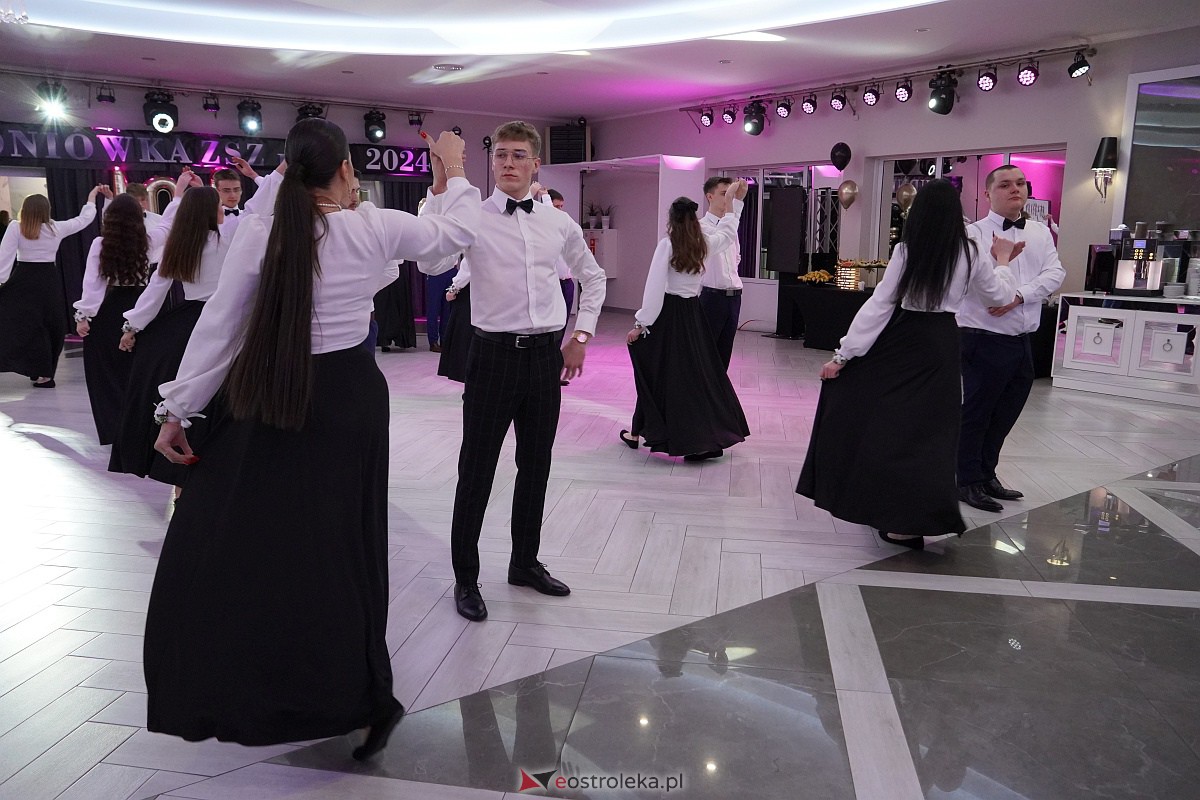 ZSZ 3 w Ostrołęce odlicza do matury! Studniówka 2024 [3.02.2024] - zdjęcie #146 - eOstroleka.pl