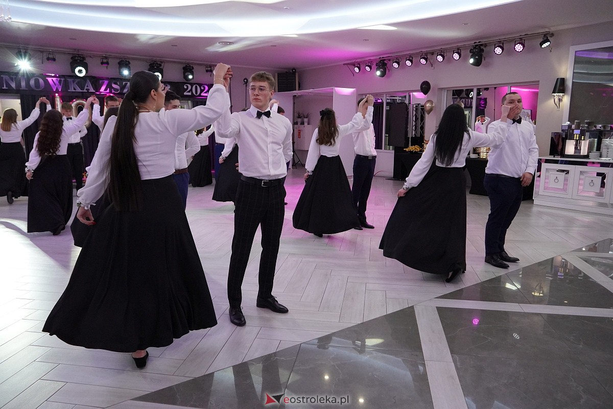 ZSZ 3 w Ostrołęce odlicza do matury! Studniówka 2024 [3.02.2024] - zdjęcie #145 - eOstroleka.pl