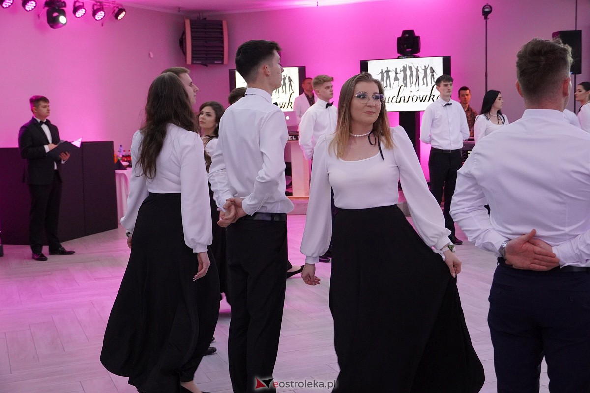 ZSZ 3 w Ostrołęce odlicza do matury! Studniówka 2024 [3.02.2024] - zdjęcie #142 - eOstroleka.pl