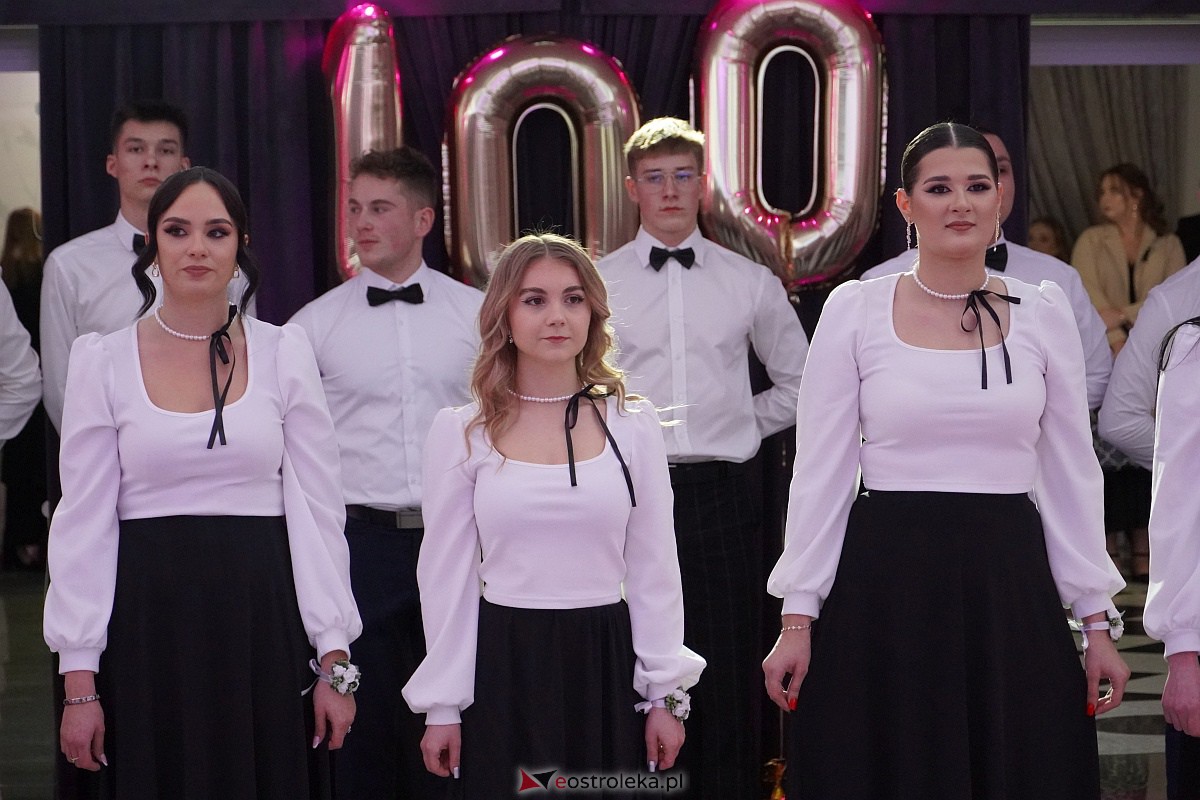 ZSZ 3 w Ostrołęce odlicza do matury! Studniówka 2024 [3.02.2024] - zdjęcie #139 - eOstroleka.pl