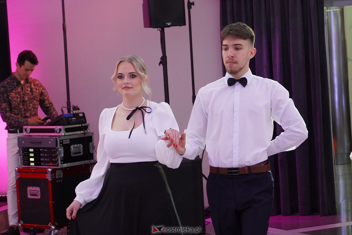 ZSZ 3 w Ostrołęce odlicza do matury! Studniówka 2024 [3.02.2024] - zdjęcie #133 - eOstroleka.pl