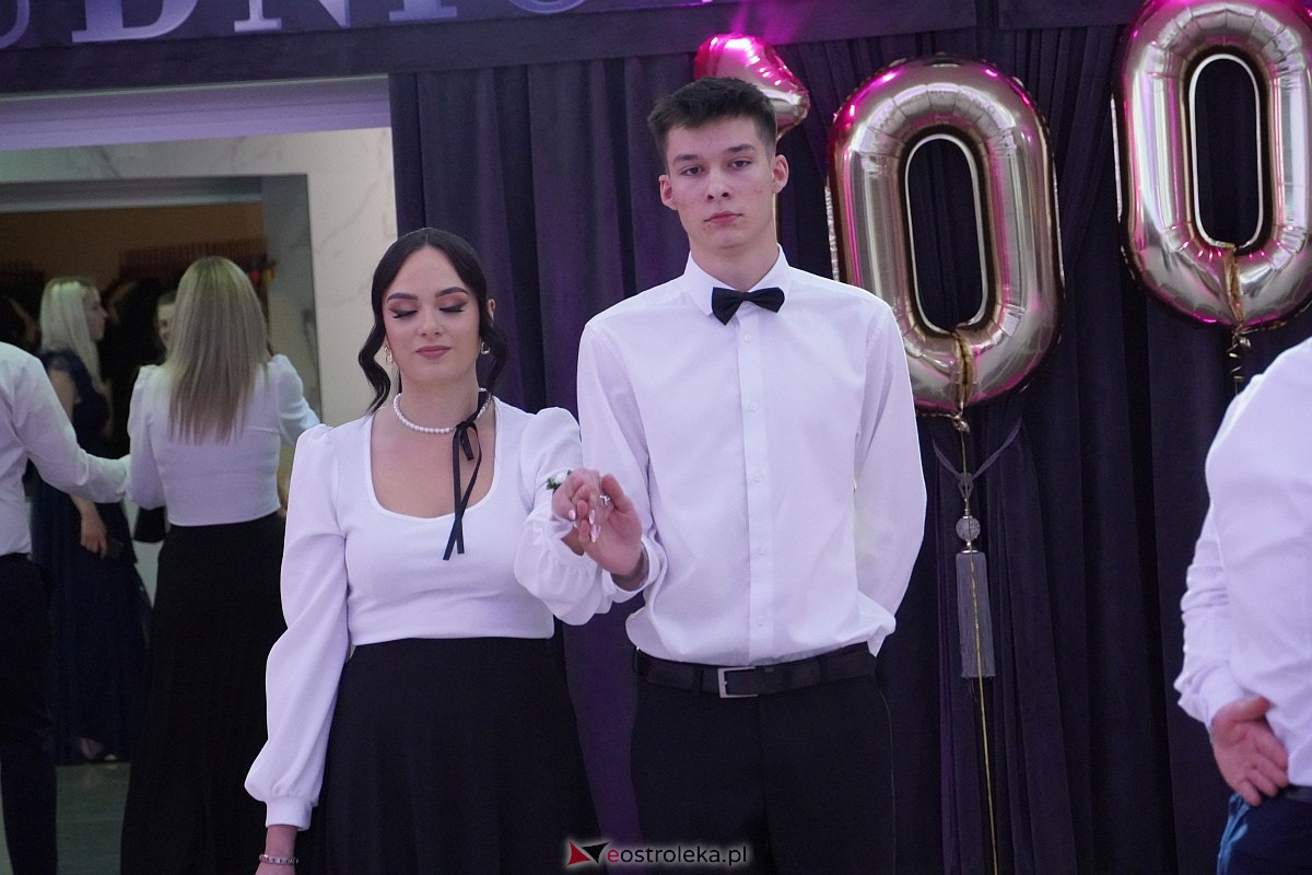 ZSZ 3 w Ostrołęce odlicza do matury! Studniówka 2024 [3.02.2024] - zdjęcie #129 - eOstroleka.pl