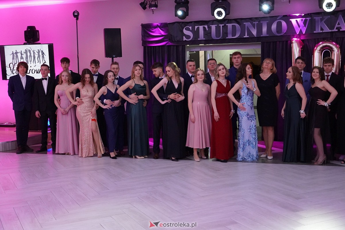 ZSZ 3 w Ostrołęce odlicza do matury! Studniówka 2024 [3.02.2024] - zdjęcie #110 - eOstroleka.pl