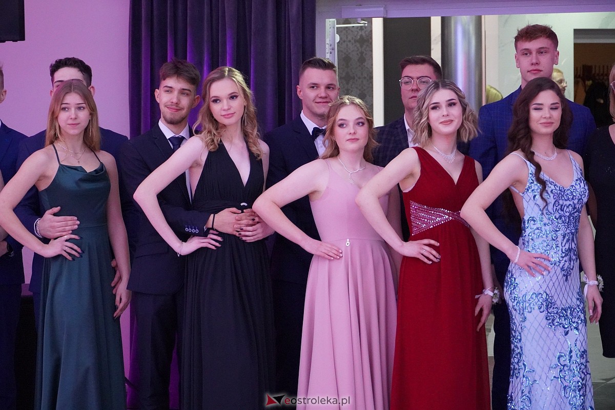 ZSZ 3 w Ostrołęce odlicza do matury! Studniówka 2024 [3.02.2024] - zdjęcie #108 - eOstroleka.pl