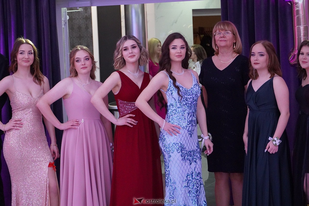 ZSZ 3 w Ostrołęce odlicza do matury! Studniówka 2024 [3.02.2024] - zdjęcie #103 - eOstroleka.pl