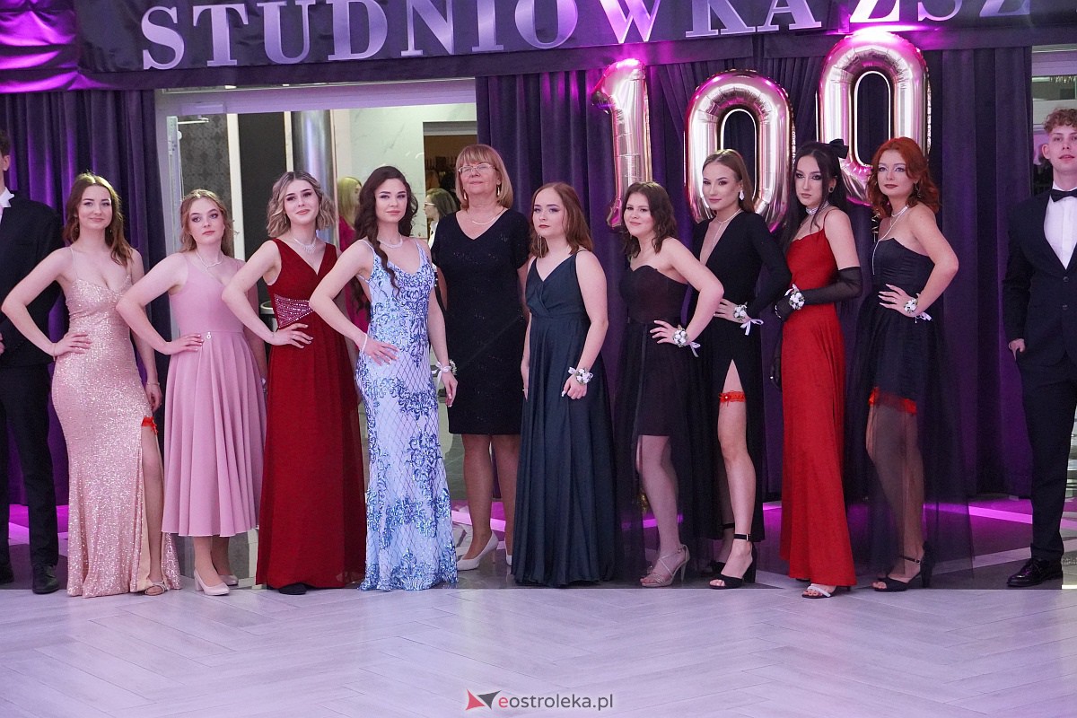 ZSZ 3 w Ostrołęce odlicza do matury! Studniówka 2024 [3.02.2024] - zdjęcie #102 - eOstroleka.pl