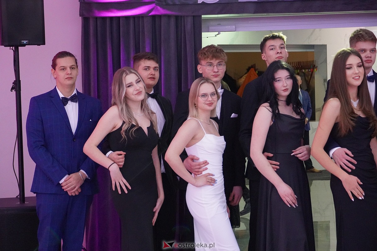 ZSZ 3 w Ostrołęce odlicza do matury! Studniówka 2024 [3.02.2024] - zdjęcie #92 - eOstroleka.pl