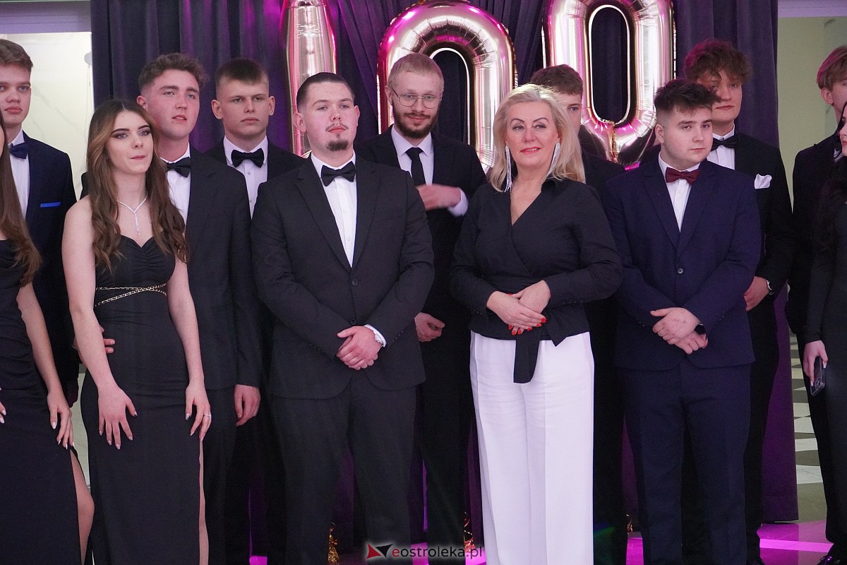 ZSZ 3 w Ostrołęce odlicza do matury! Studniówka 2024 [3.02.2024] - zdjęcie #91 - eOstroleka.pl