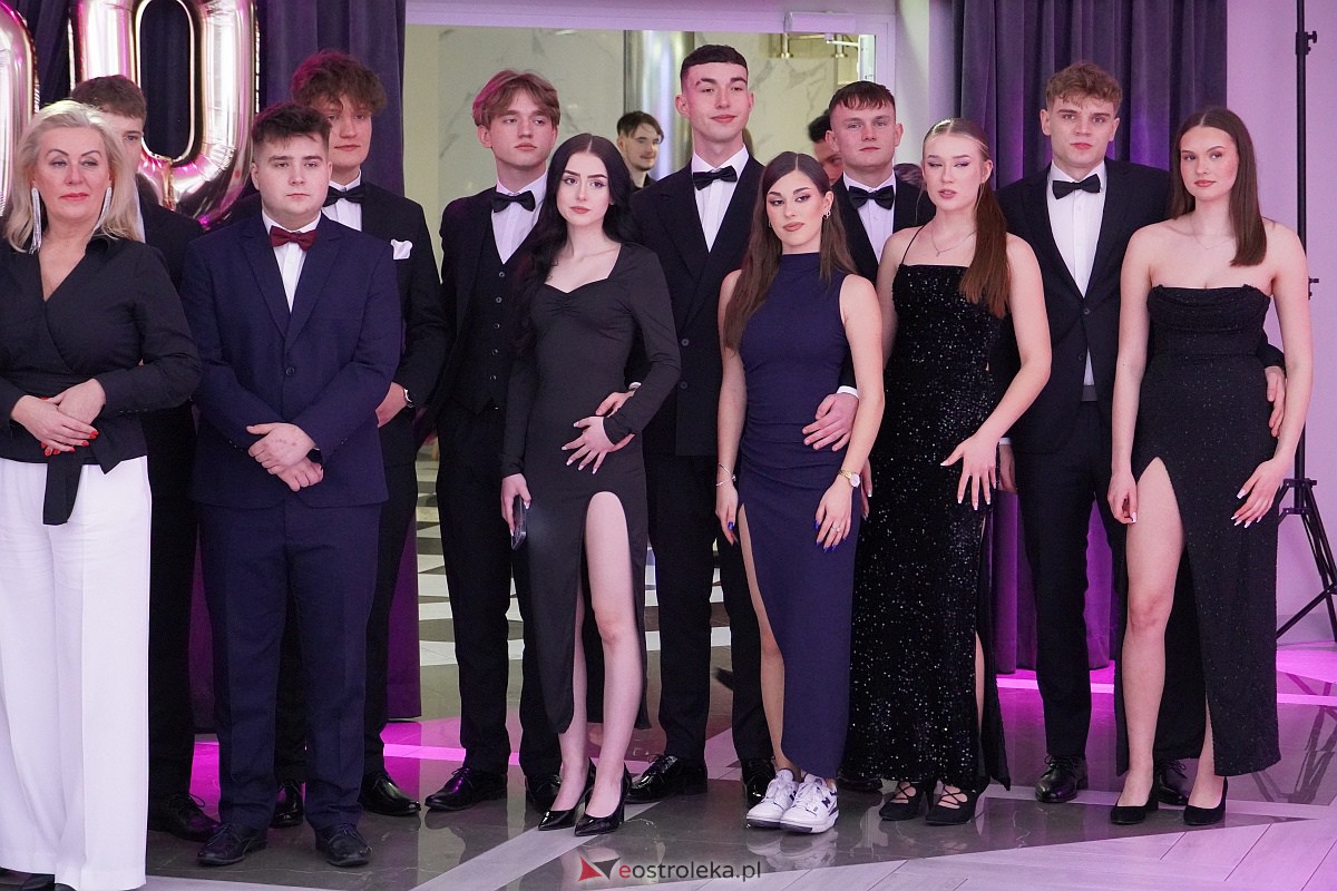 ZSZ 3 w Ostrołęce odlicza do matury! Studniówka 2024 [3.02.2024] - zdjęcie #90 - eOstroleka.pl