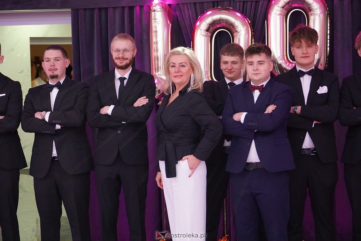 ZSZ 3 w Ostrołęce odlicza do matury! Studniówka 2024 [3.02.2024] - zdjęcie #87 - eOstroleka.pl