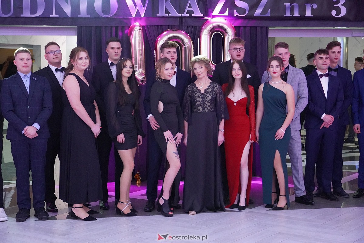 ZSZ 3 w Ostrołęce odlicza do matury! Studniówka 2024 [3.02.2024] - zdjęcie #81 - eOstroleka.pl