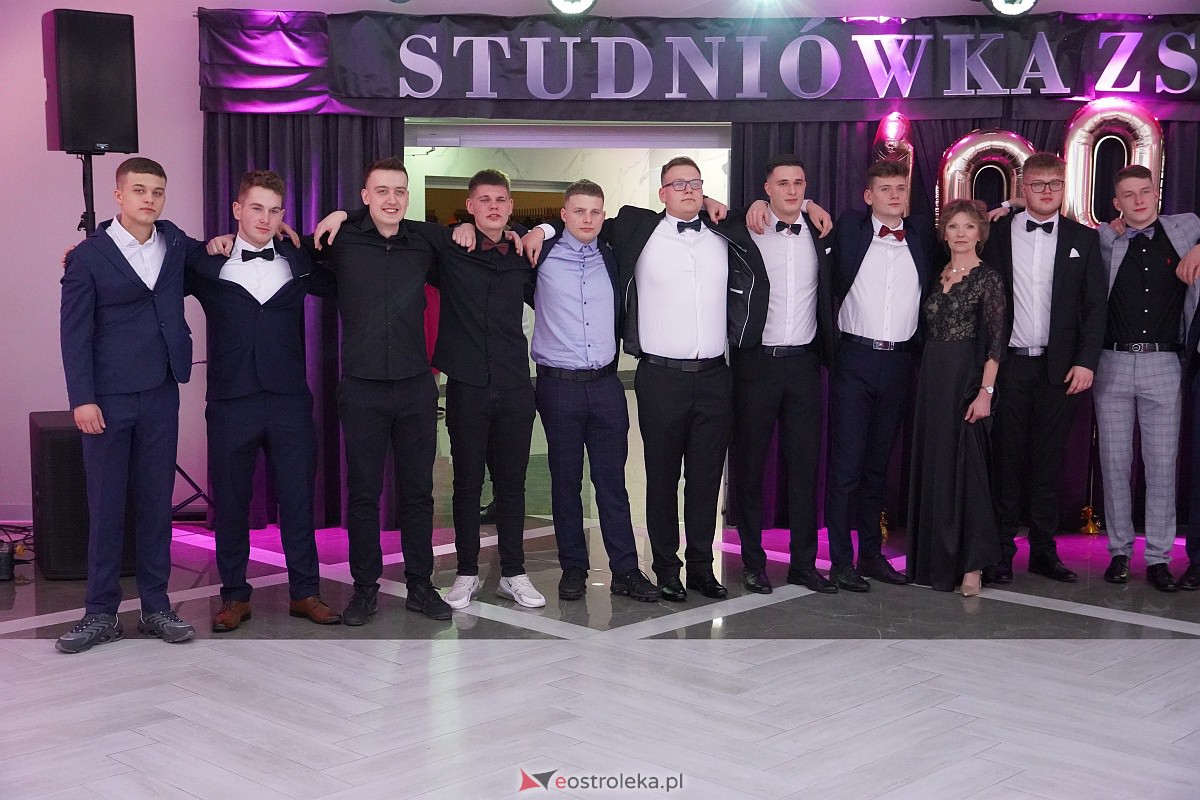 ZSZ 3 w Ostrołęce odlicza do matury! Studniówka 2024 [3.02.2024] - zdjęcie #78 - eOstroleka.pl