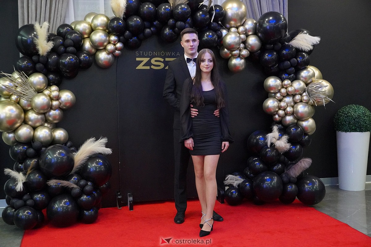 ZSZ 3 w Ostrołęce odlicza do matury! Studniówka 2024 [3.02.2024] - zdjęcie #77 - eOstroleka.pl