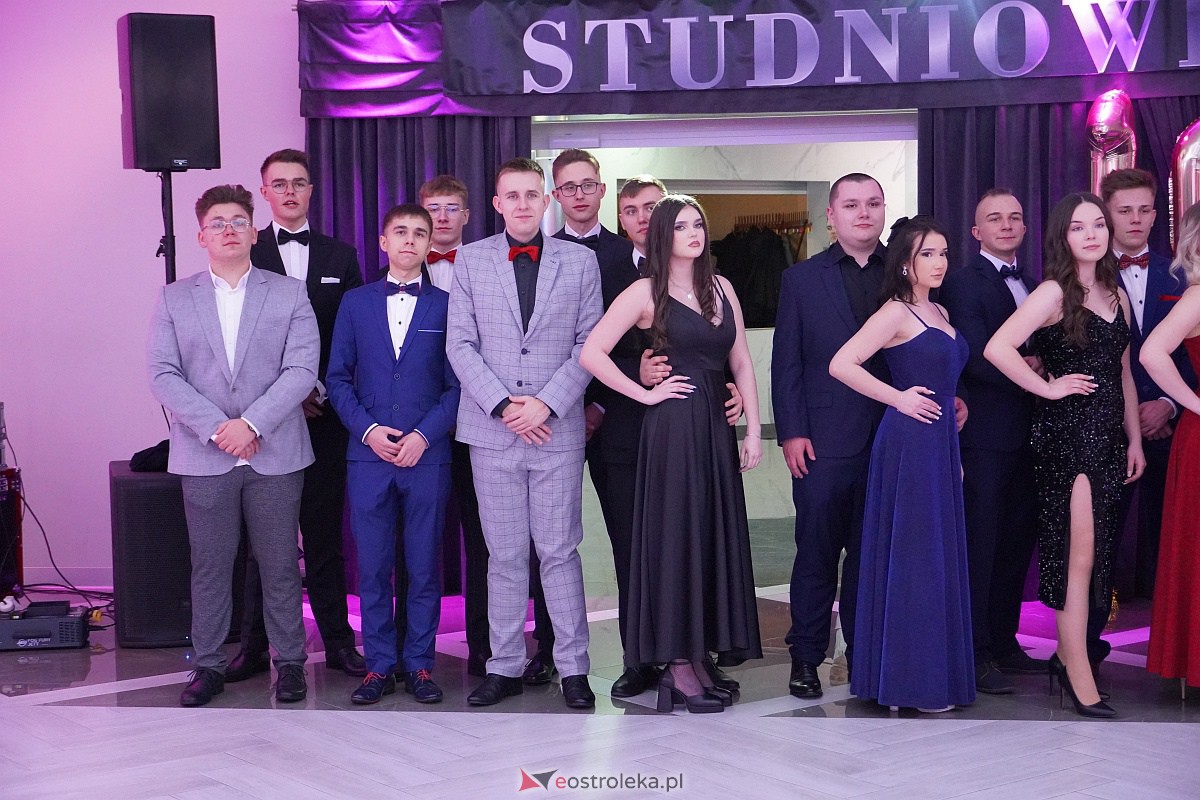 ZSZ 3 w Ostrołęce odlicza do matury! Studniówka 2024 [3.02.2024] - zdjęcie #74 - eOstroleka.pl