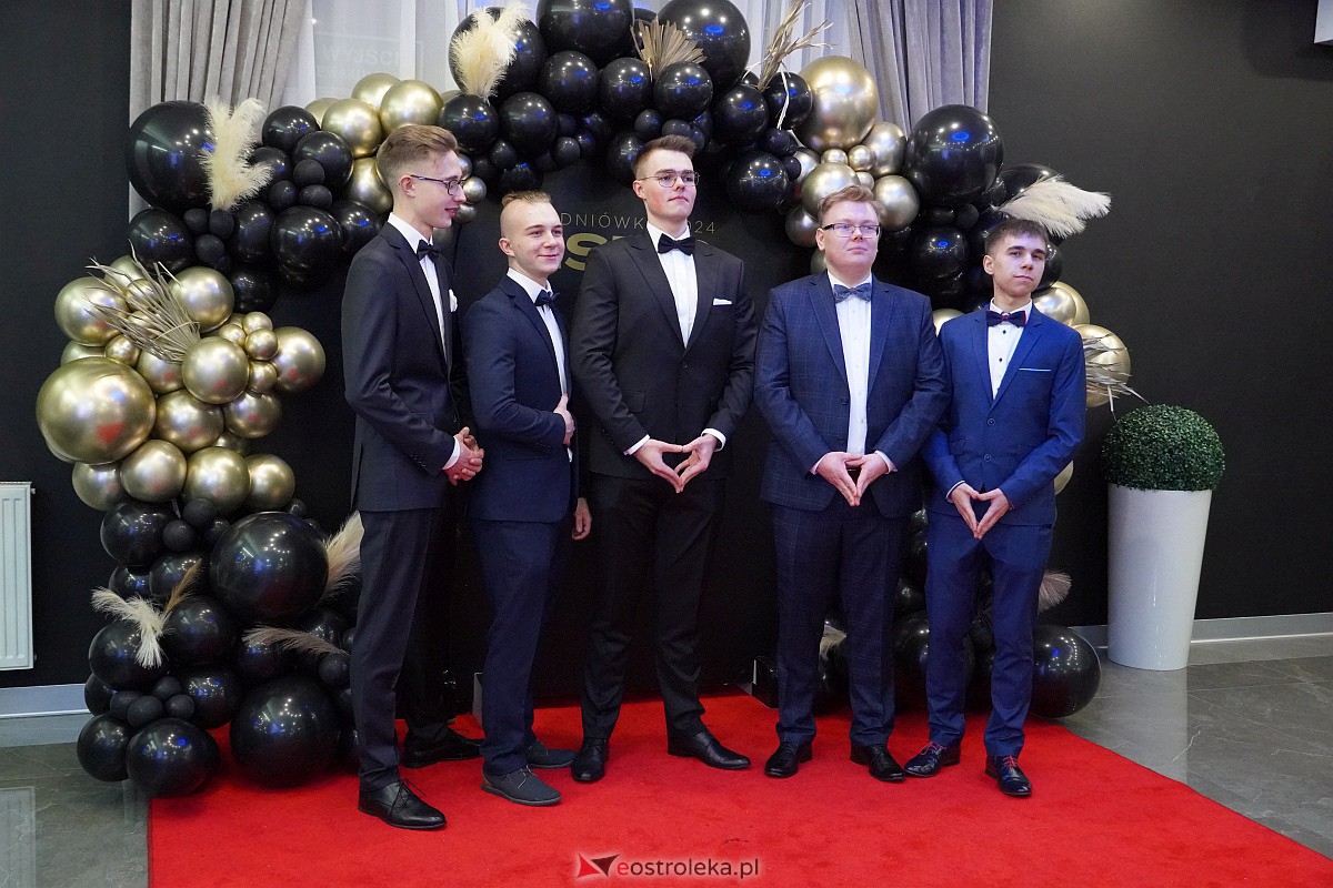 ZSZ 3 w Ostrołęce odlicza do matury! Studniówka 2024 [3.02.2024] - zdjęcie #57 - eOstroleka.pl