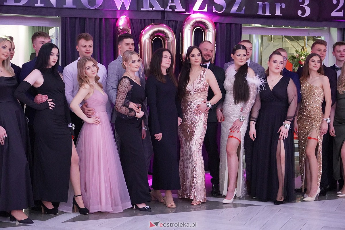 ZSZ 3 w Ostrołęce odlicza do matury! Studniówka 2024 [3.02.2024] - zdjęcie #55 - eOstroleka.pl