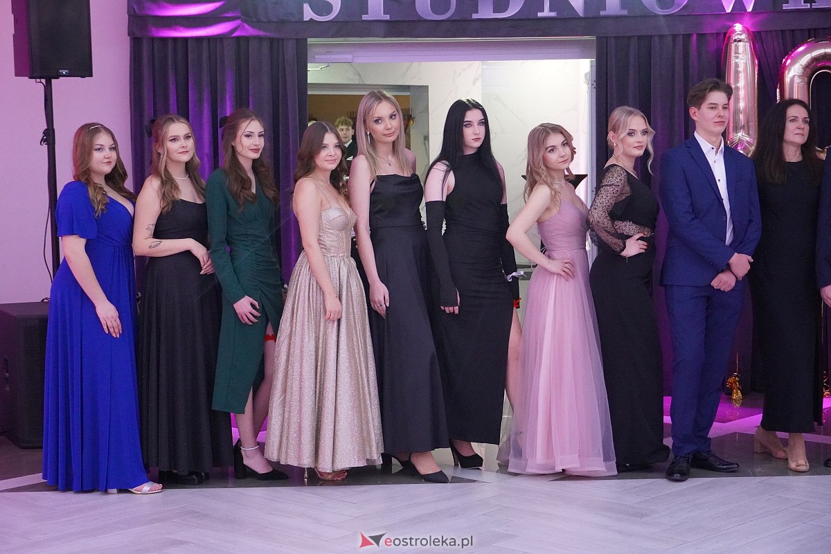 ZSZ 3 w Ostrołęce odlicza do matury! Studniówka 2024 [3.02.2024] - zdjęcie #46 - eOstroleka.pl