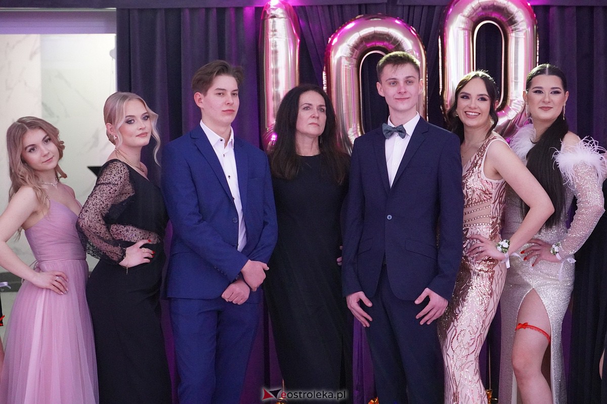 ZSZ 3 w Ostrołęce odlicza do matury! Studniówka 2024 [3.02.2024] - zdjęcie #44 - eOstroleka.pl