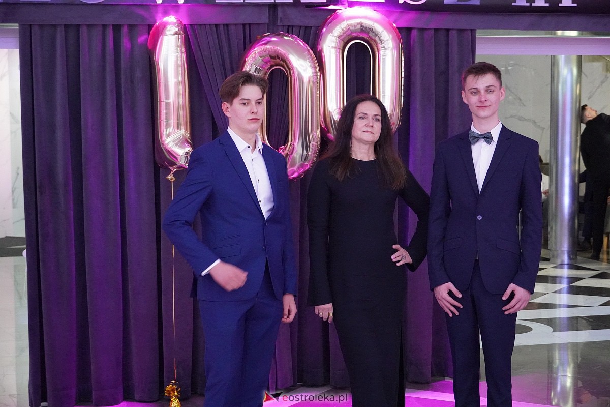 ZSZ 3 w Ostrołęce odlicza do matury! Studniówka 2024 [3.02.2024] - zdjęcie #42 - eOstroleka.pl