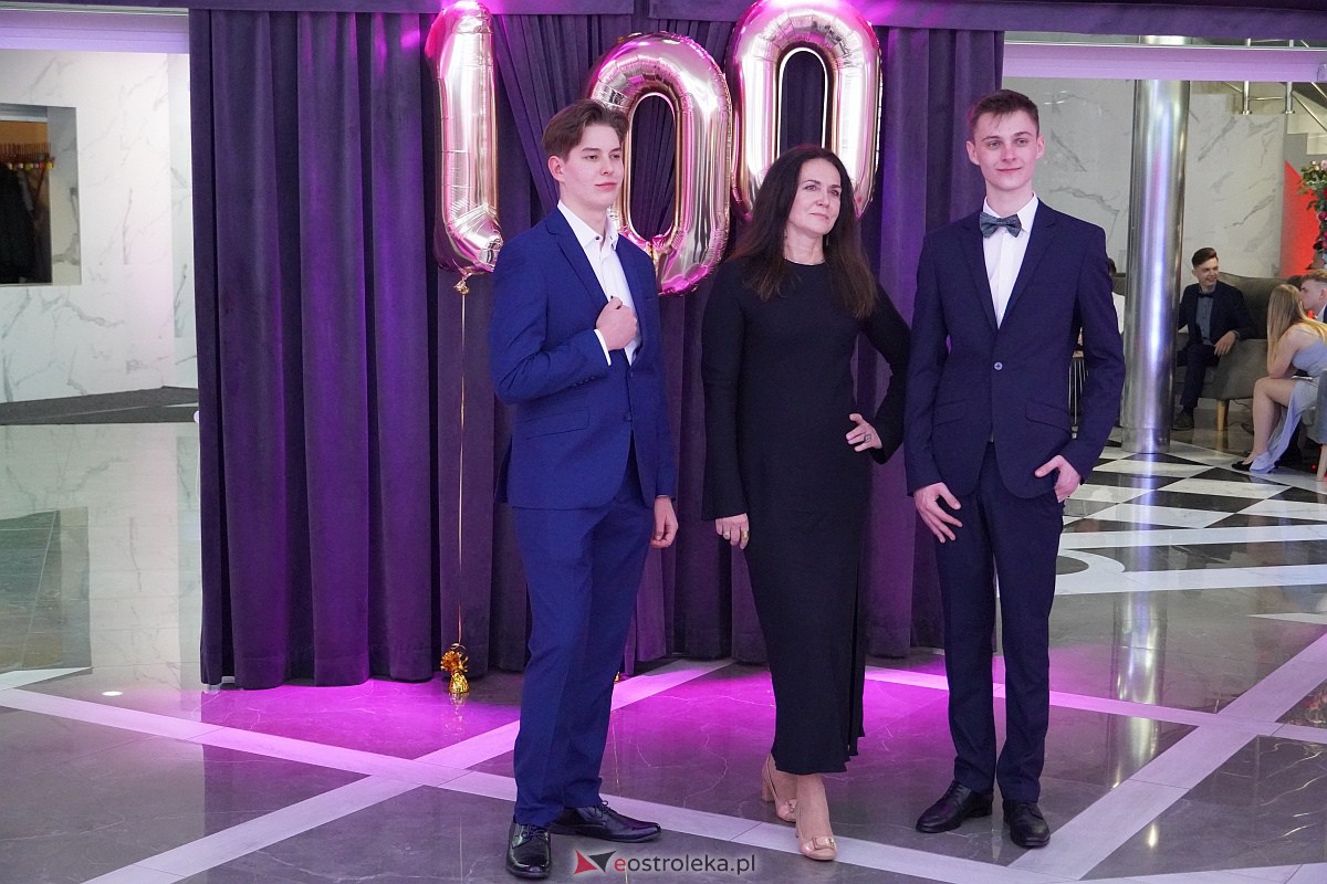 ZSZ 3 w Ostrołęce odlicza do matury! Studniówka 2024 [3.02.2024] - zdjęcie #41 - eOstroleka.pl
