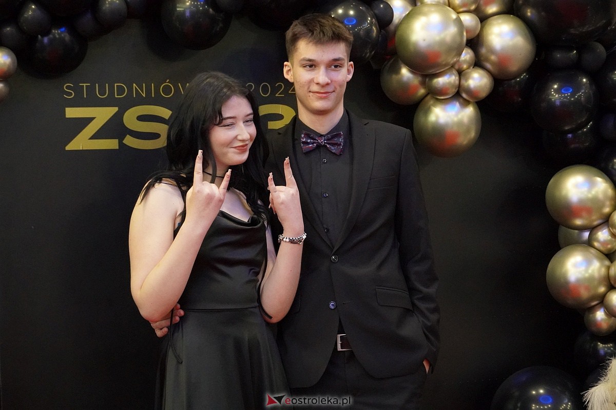 ZSZ 3 w Ostrołęce odlicza do matury! Studniówka 2024 [3.02.2024] - zdjęcie #24 - eOstroleka.pl