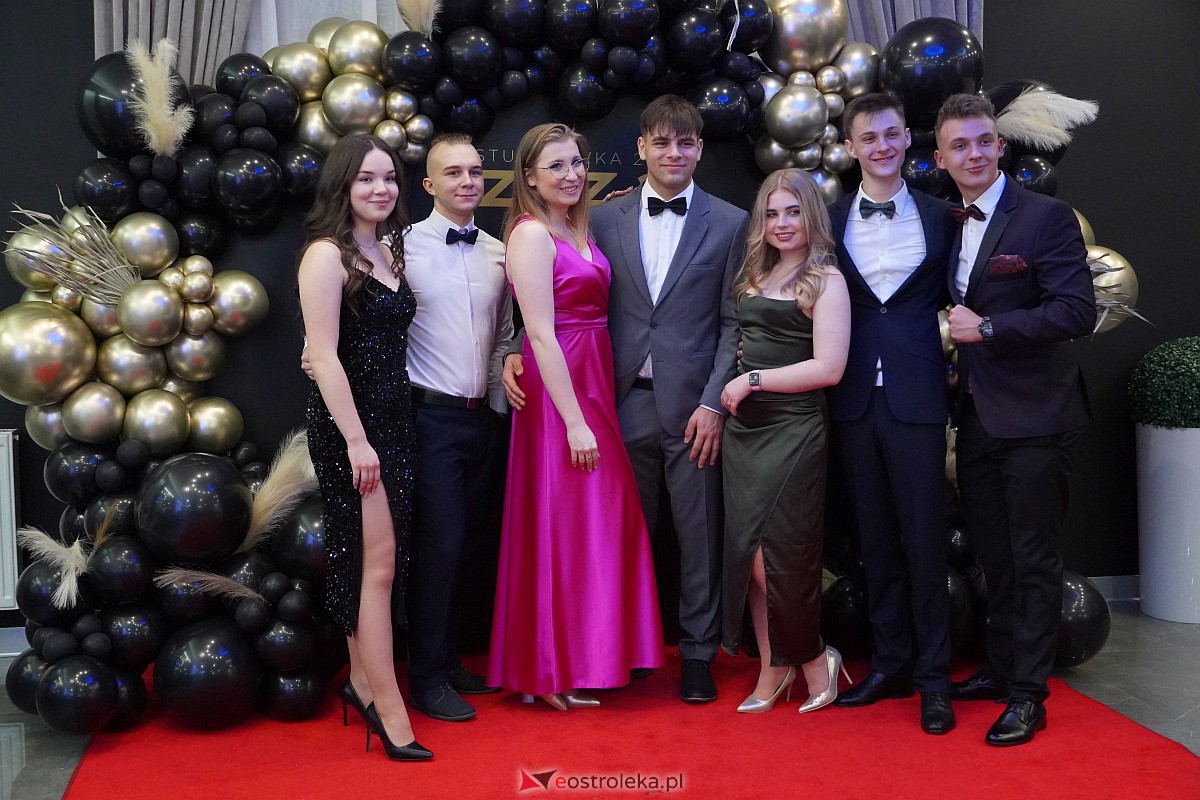 ZSZ 3 w Ostrołęce odlicza do matury! Studniówka 2024 [3.02.2024] - zdjęcie #8 - eOstroleka.pl