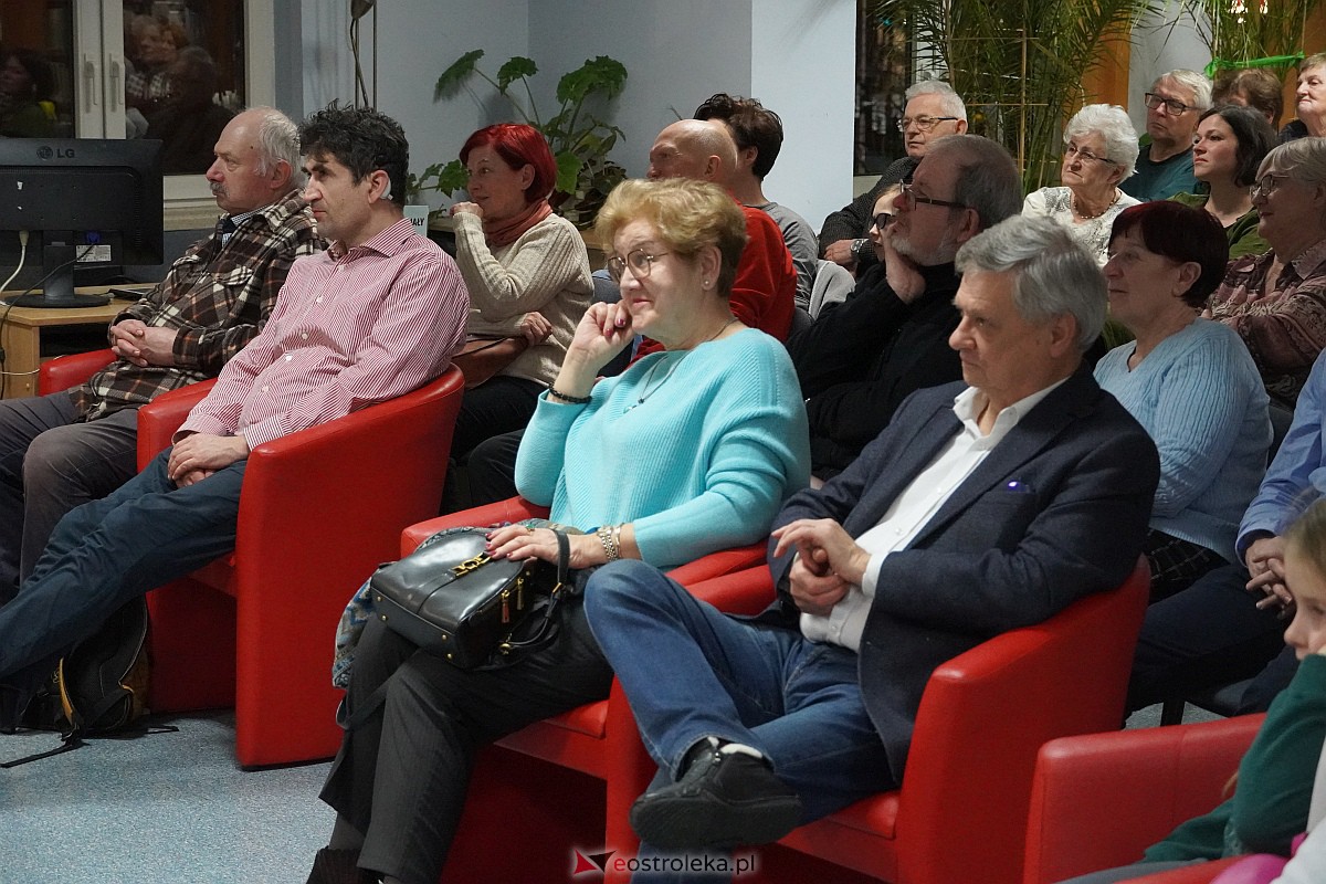 Spotkanie autorskie z Michałem Szulimem w ostrołęckiej bibliotece [06.02.2024] - zdjęcie #14 - eOstroleka.pl