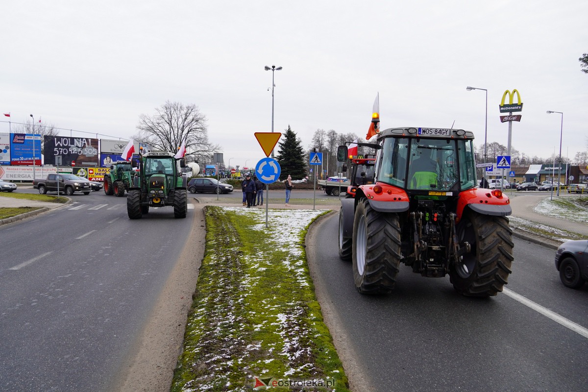 Protest rolników także w Ostrołęce! Ciągniki na ulicach [9.02.2024] - zdjęcie #6 - eOstroleka.pl