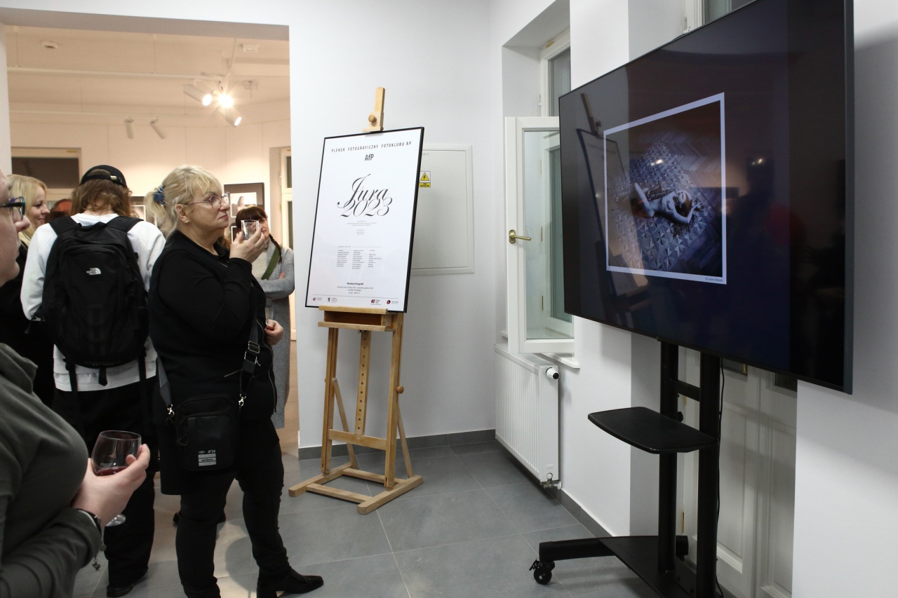 Wernisaż wystawy Jura 2023 w Galerii Ostrołęka [09.02.2024] - zdjęcie #8 - eOstroleka.pl