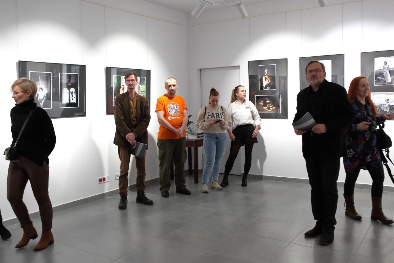 Wernisaż wystawy Jura 2023 w Galerii Ostrołęka [09.02.2024] - zdjęcie #3 - eOstroleka.pl