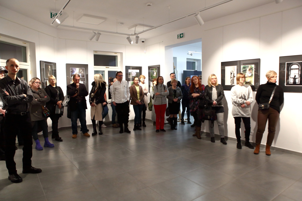 Wernisaż wystawy Jura 2023 w Galerii Ostrołęka [09.02.2024] - zdjęcie #2 - eOstroleka.pl