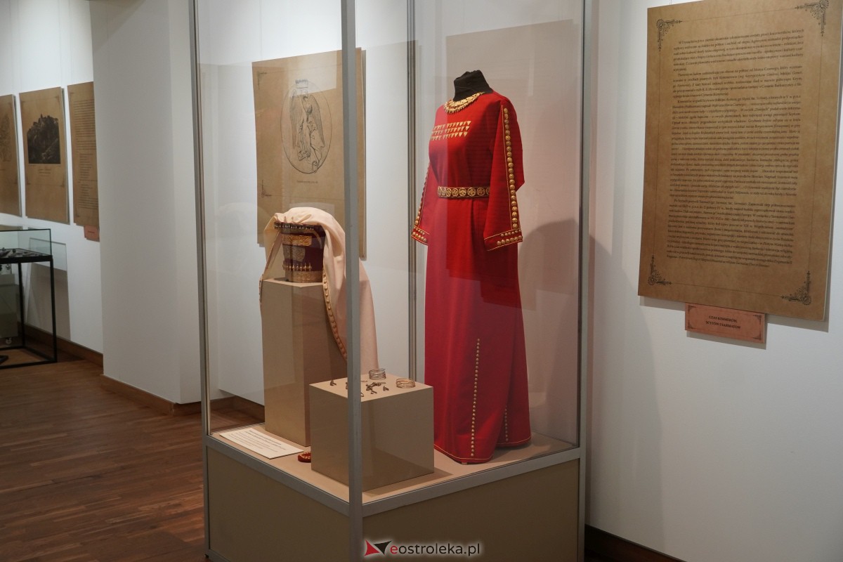 Ostrołęka: Wernisaż wystawy Ukraina przed wiekami w Muzeum Kultury Kurpiowskiej [09.02.2024] - zdjęcie #34 - eOstroleka.pl