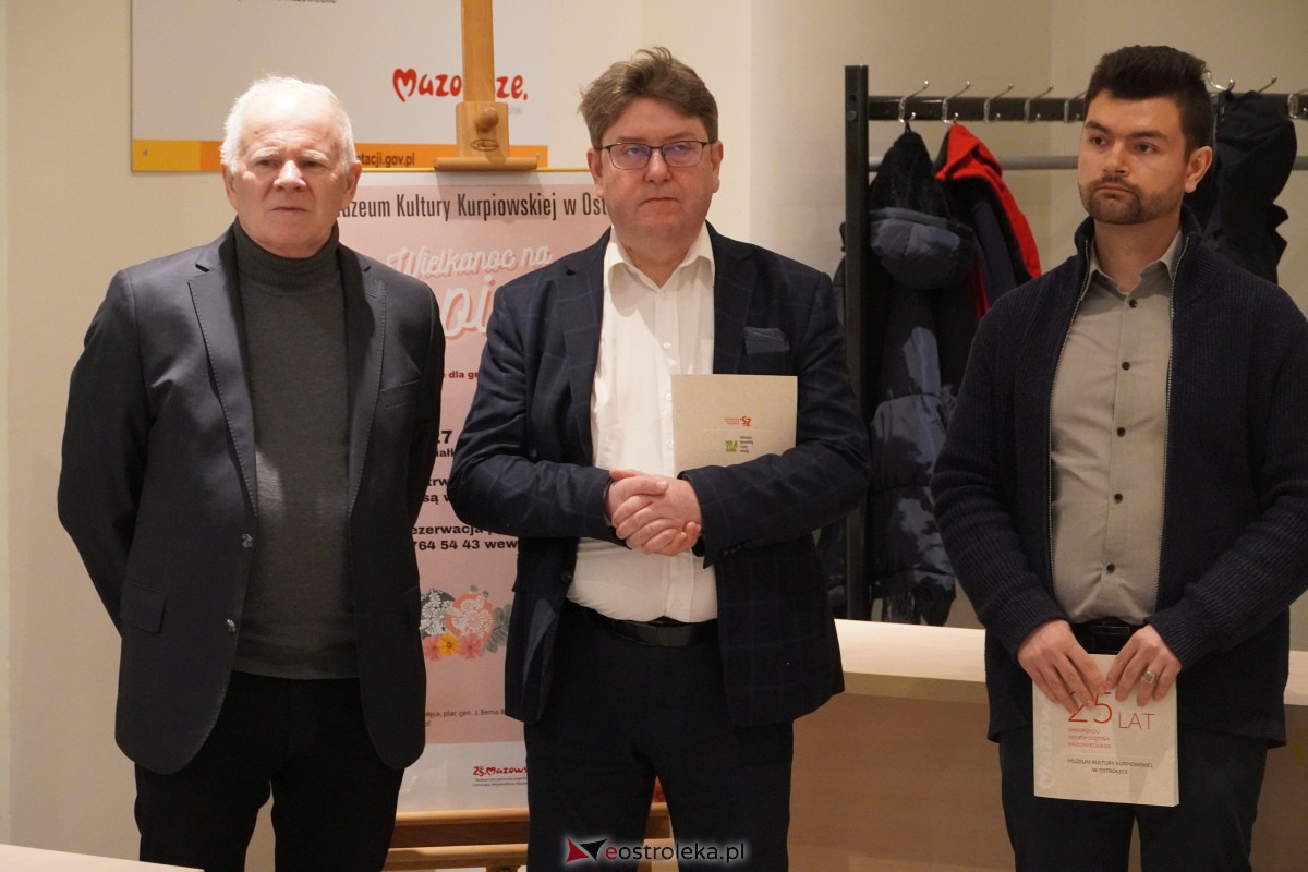 Ostrołęka: Wernisaż wystawy Ukraina przed wiekami w Muzeum Kultury Kurpiowskiej [09.02.2024] - zdjęcie #27 - eOstroleka.pl