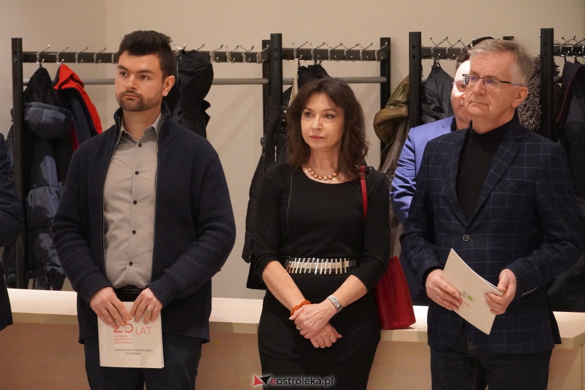 Ostrołęka: Wernisaż wystawy Ukraina przed wiekami w Muzeum Kultury Kurpiowskiej [09.02.2024] - zdjęcie #26 - eOstroleka.pl