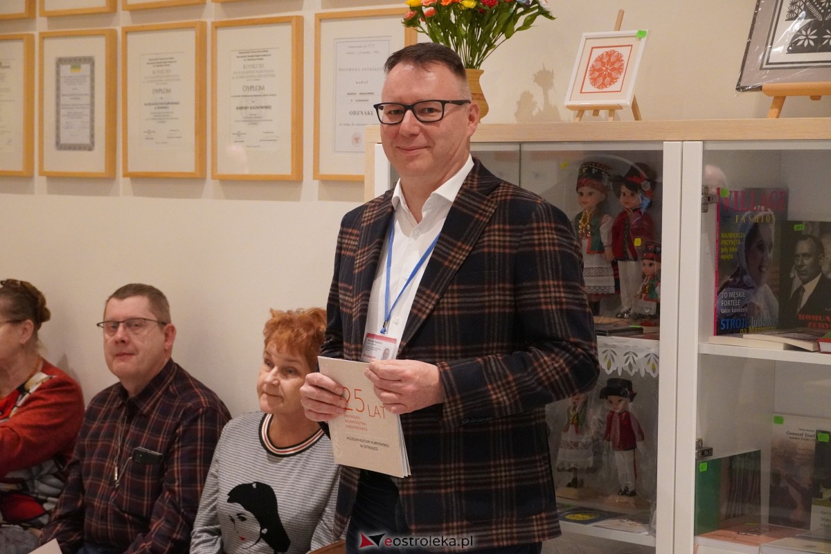 Ostrołęka: Wernisaż wystawy Ukraina przed wiekami w Muzeum Kultury Kurpiowskiej [09.02.2024] - zdjęcie #19 - eOstroleka.pl