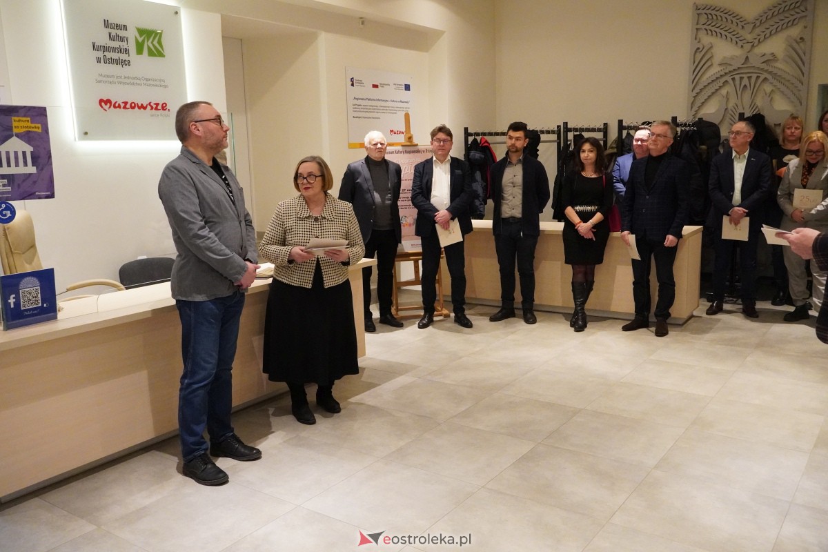 Ostrołęka: Wernisaż wystawy Ukraina przed wiekami w Muzeum Kultury Kurpiowskiej [09.02.2024] - zdjęcie #13 - eOstroleka.pl