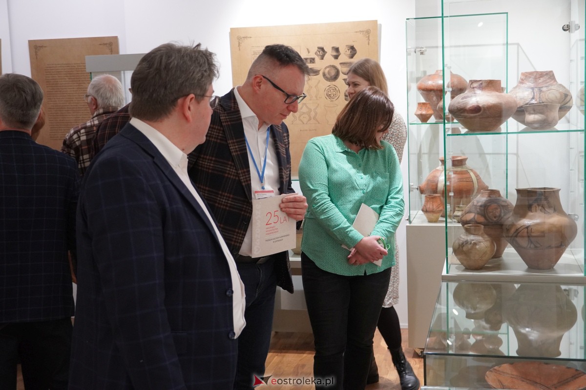 Ostrołęka: Wernisaż wystawy Ukraina przed wiekami w Muzeum Kultury Kurpiowskiej [09.02.2024] - zdjęcie #7 - eOstroleka.pl