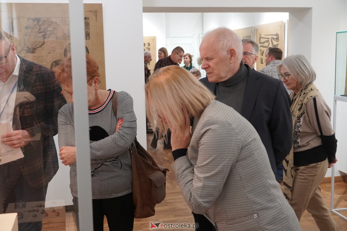 Ostrołęka: Wernisaż wystawy Ukraina przed wiekami w Muzeum Kultury Kurpiowskiej [09.02.2024] - zdjęcie #5 - eOstroleka.pl