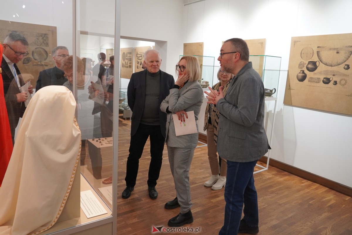 Ostrołęka: Wernisaż wystawy Ukraina przed wiekami w Muzeum Kultury Kurpiowskiej [09.02.2024] - zdjęcie #4 - eOstroleka.pl